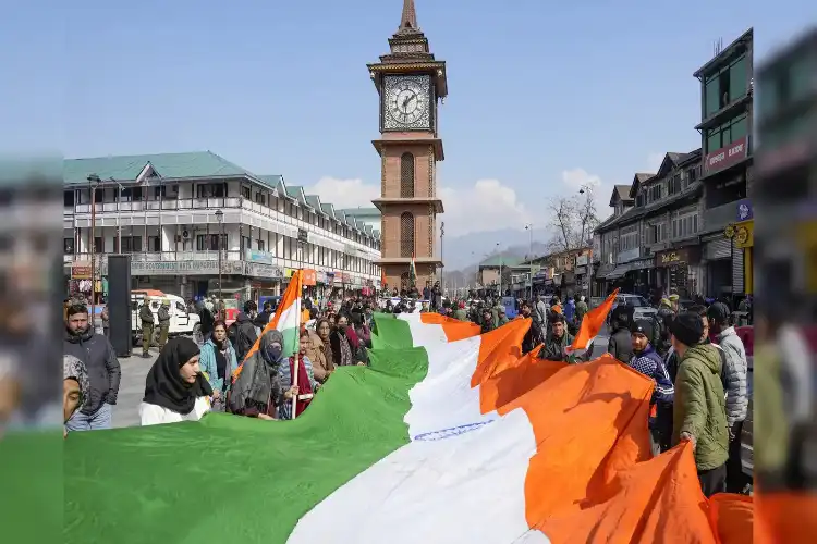 جموں وکشمیر: یوم آزادی سے قبل ترنگاریلیوں کا زور ،نوجوانوں میں جوش