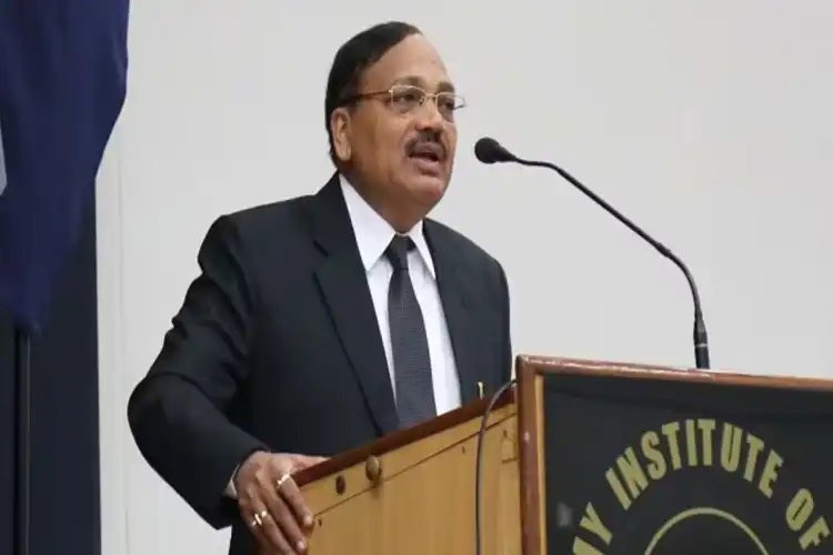 بعض ججوں کی کارکردگی مایوس کن: جسٹس سوریہ کانت

