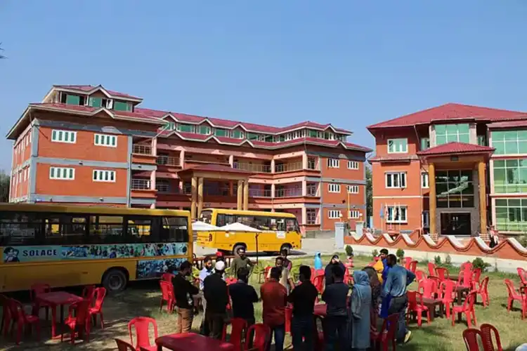 جماعتِ اسلامی کشمیر سے وابستہ 215 اسکولوں کو حکومت نے اپنے کنٹرول میں لیا