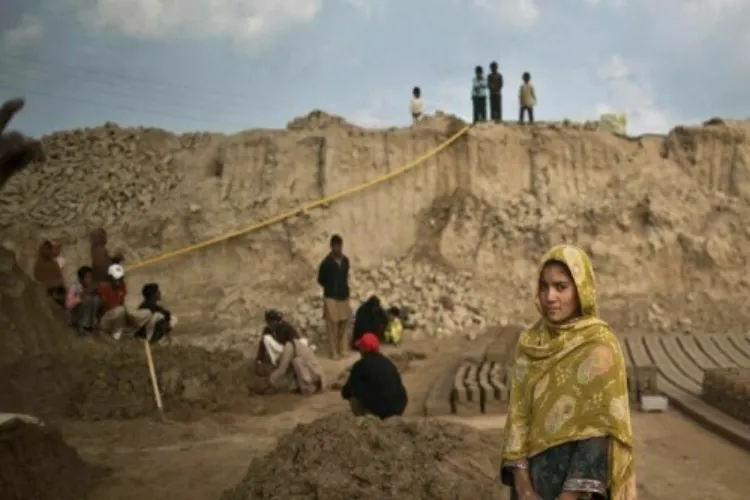 پاکستان- بھٹہ مزدوروں  کاجنسی استحصال  بے نقاب