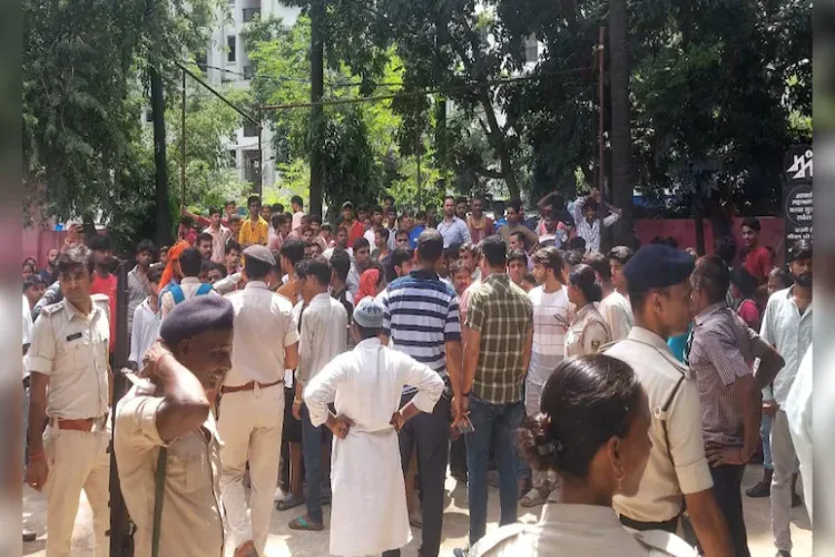 پٹنہ: گرلز اسکول میں مچا ہنگامہ، طالبہ نے خود کو لگائی آگ