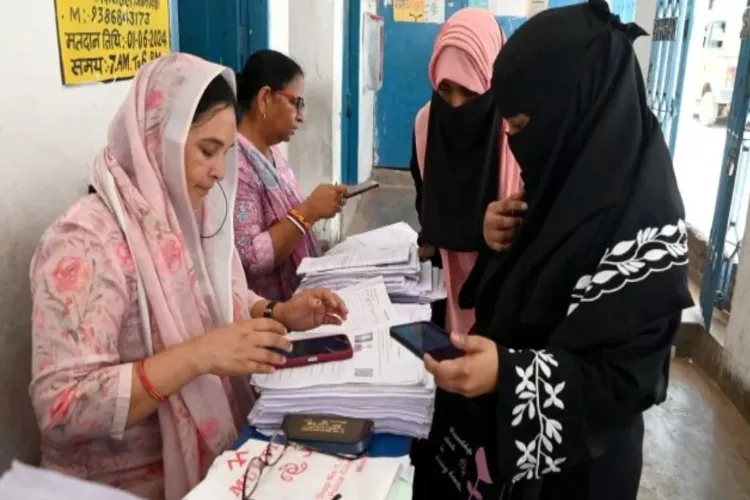 ایس آئی آر پر ہنگامہ: الیکشن کمیشن کا 3 لاکھ ووٹرز کو نوٹس جاری