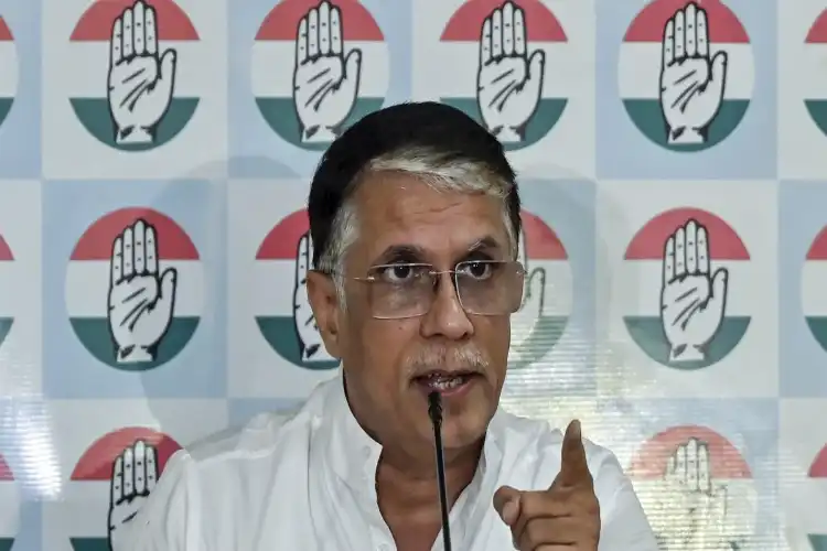 پون کھیڑا کے پاس دو ووٹر آئی ڈی کارڈ ،الیکشن کمیشن کا نوٹس