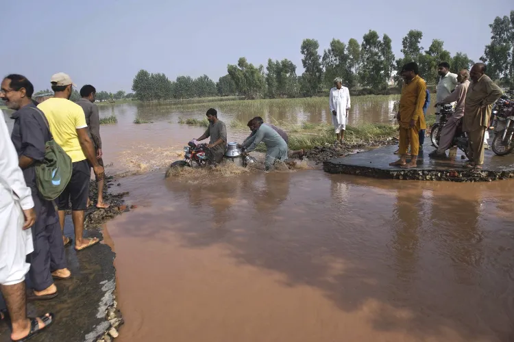 پاکستان: پنجاب میں سیلاب سے ہزاروں افراد بے گھر