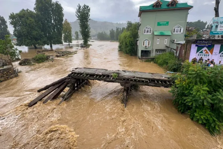 کشمیر: سیلاب کی وجہ سے   تعلیمی ادارے دوسرے دن بھی بند