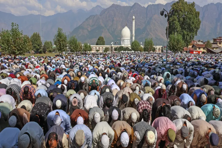 جموں و کشمیر میں منائی گئی عید میلاد النبی 