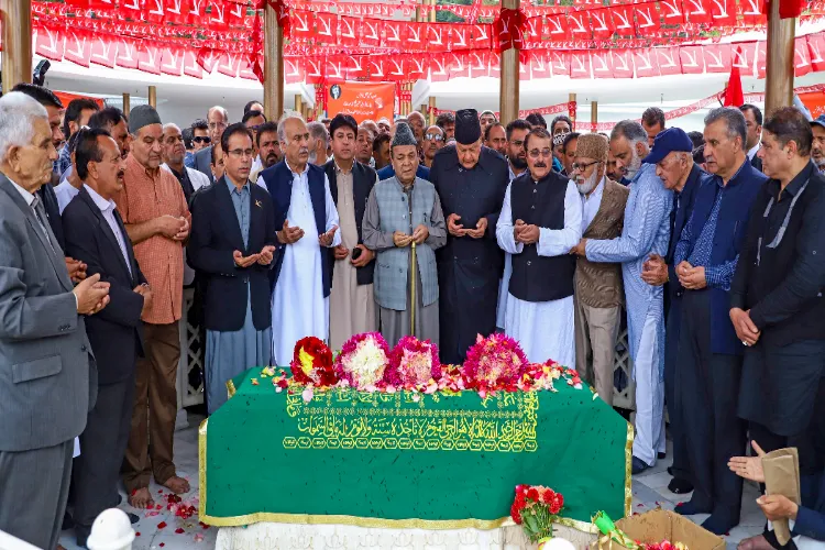 عمر عبداللہ نے شیخ عبداللہ کو خراج عقیدت پیش کیا