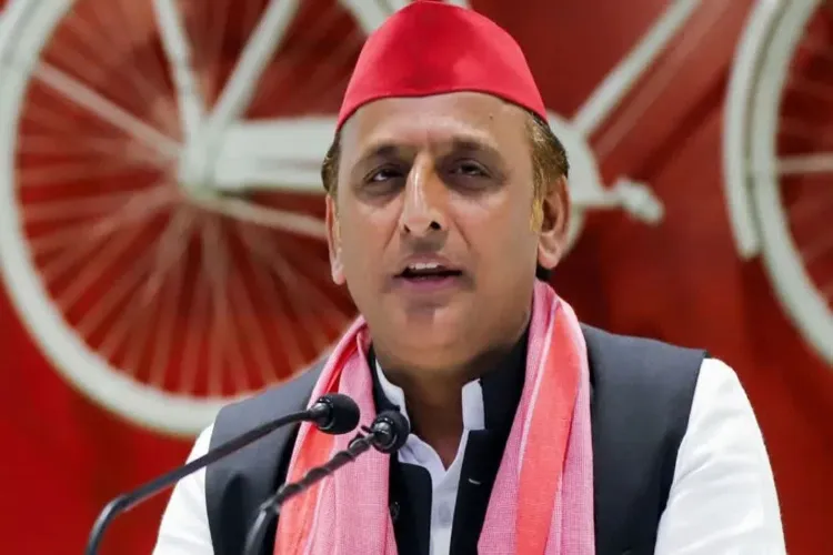 اتر پردیش میں سیلاب سے عام زندگی خطرے میں ہے: اکھلیش