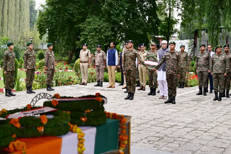 عمر عبداللہ نے کولگام انکاؤنٹر میں شہید فوجیوں کو خراج عقیدت پیش کیا