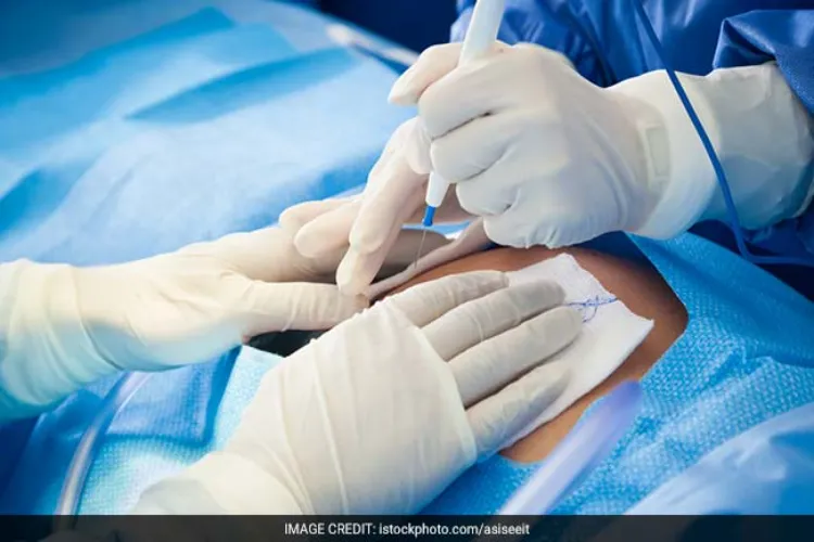 ڈاکٹر نے 10 گھنٹے میں کیے21 آپریشن، حکومت نے جاری کیا نوٹس
