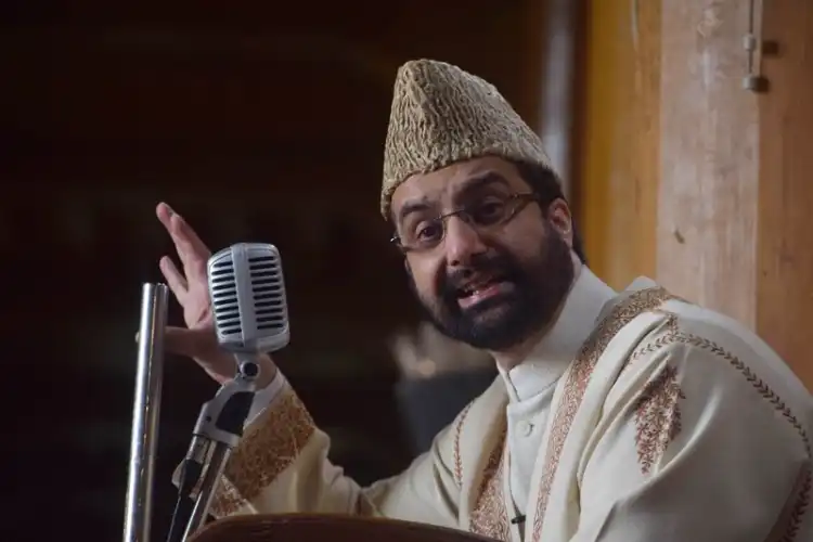 کشمیر:مجھےمسجد جانے سے روکا جارہا ہے: میرواعظ کا دعویٰ