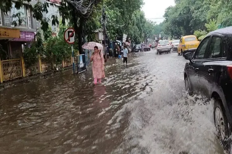کولکتہ میں شدید بارش کے باعث پانی بھر گیا، ٹریفک متاثر
