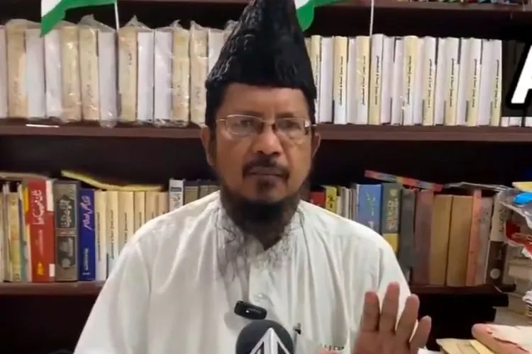 محبت دلوں میں ہونی چاہیے، سڑکوں پر نہیں: مولانا شہاب الدین رضوی
