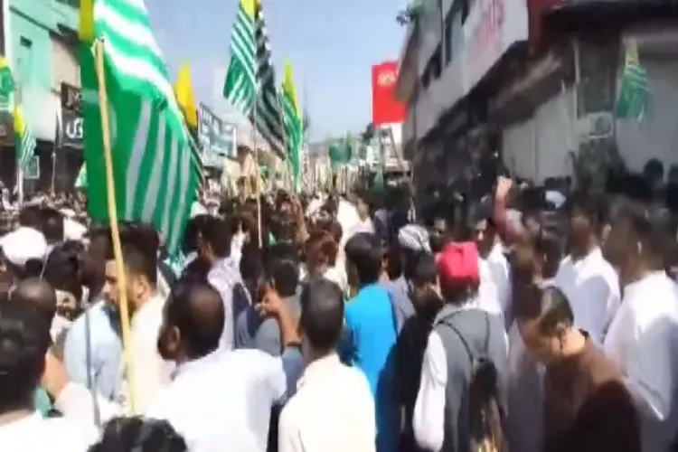 مقبوضہ کشمیر- بدامنی شدت اختیار کر گئی، جھڑپوں اور پرتشدد واقعات میں متعدد شہری ہلاک