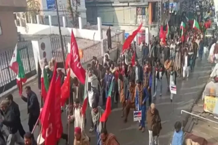 مقبوضہ  کشمیر  میں مظاہرین کی ہلاکت، ہزاروں افراد کی نمازِ جنازہ میں شرکت