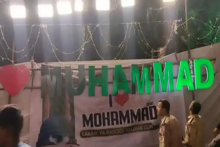 میرٹھ:’’آئی لَو محمد‘‘کا پوسٹر،5پر ایف آئی آر