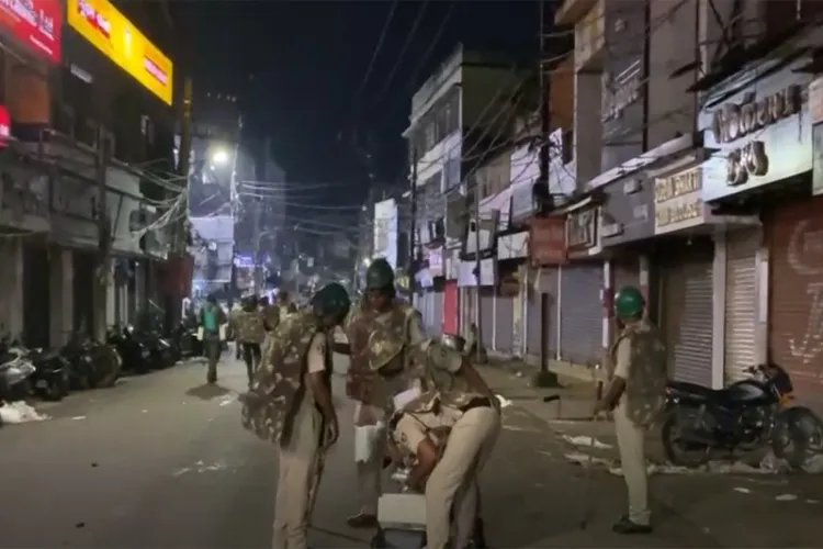 کٹک میں ہنگامہ آرائی: مشتعل افراد نے 8 سے 10 مقامات کو آگ لگا دی، تناؤ بڑھ گیا