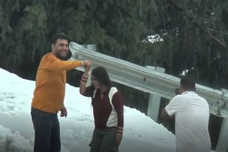 جموں و کشمیر میں  برف باری، سیاحوں کا ہجوم