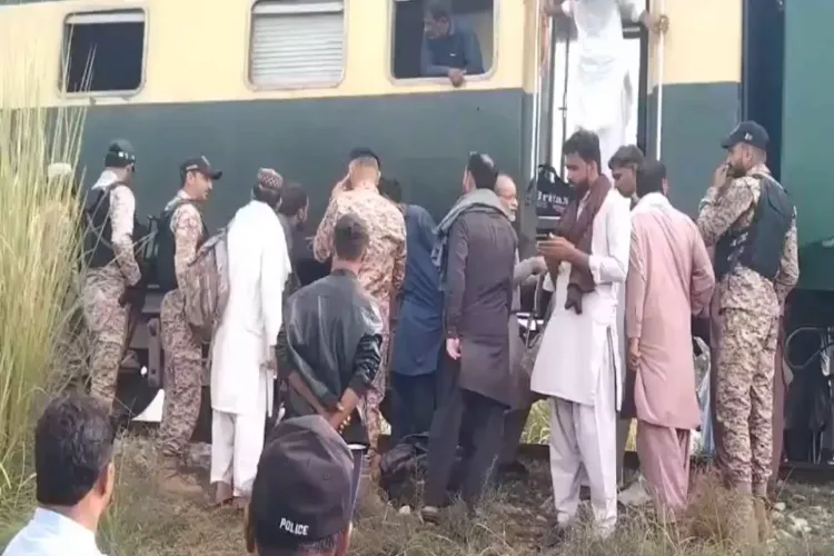 پاکستان:  چار بوگیاں پٹری سے اتریں، سات افراد زخمی