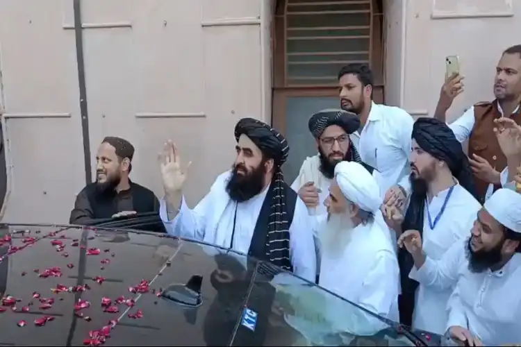 افغانستان کے وزیر خارجہ مولانا امیر خان متقی کا دارالعلوم دیوبند میں استقبال