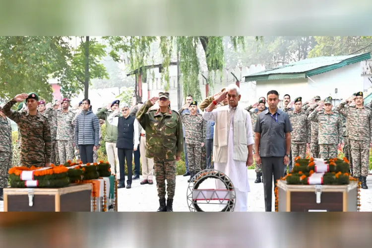 ایل جی سنہا نے فوجی اہلکاروں کو خراج عقیدت پیش کیا