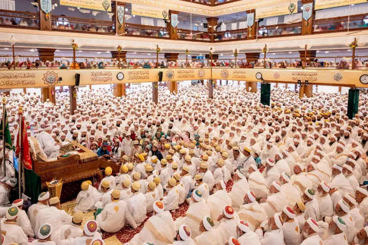 داؤدی بوہرہ کمیونٹی نے سیدنا  مفضل  سیف الدین کی 82ویں سالگرہ منائی