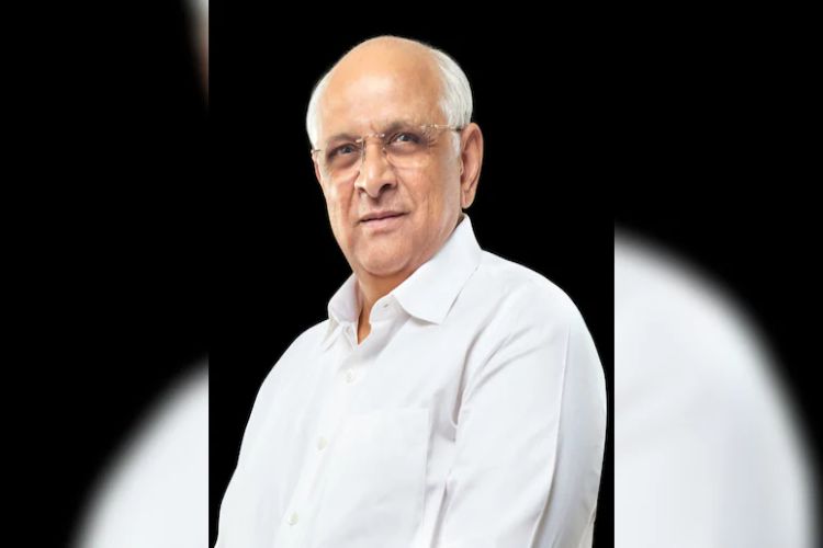 گجرات : وزیر اعلیٰ کے علاوہ تمام 16 وزراء نے استعفیٰ دیا