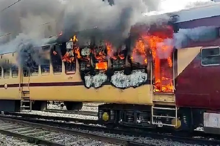 لدھیانہ سے دہلی جانے والی  ٹرین میں لگی  زبردست آگ