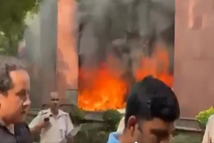 دہلی : ممبران پارلیمنٹ کے فلیٹ میں لگی آگ