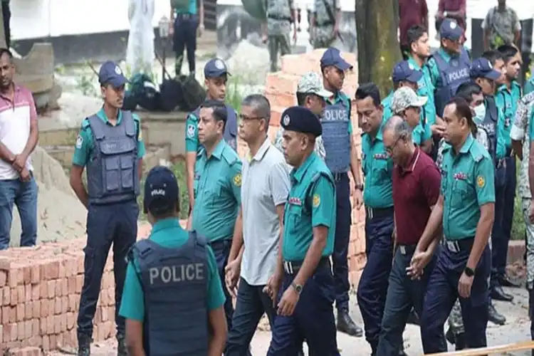 بنگلہ دیشی ٹریبونل نے 15 فوجی افسران کو جیل بھیج دیا