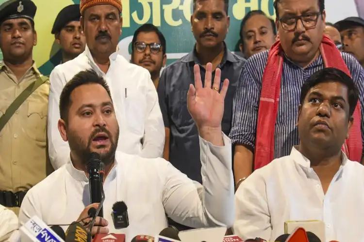 بہار:مہاگٹھبندھن کا اعلان تیجسوی وزیر اعلیٰ ،مکیش ساہنی نائب وزیر اعلیٰ ہوں گے بہار:مہاگٹھبندھن کا اعلان تیجسوی وزیر اعلیٰ ،مکیش ساہنی نائب وزیر اعلیٰ ہوں گے