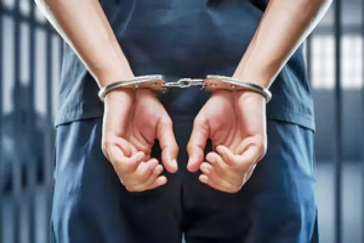 گجرات : شراب پارٹی پر پولیس کا چھاپہ