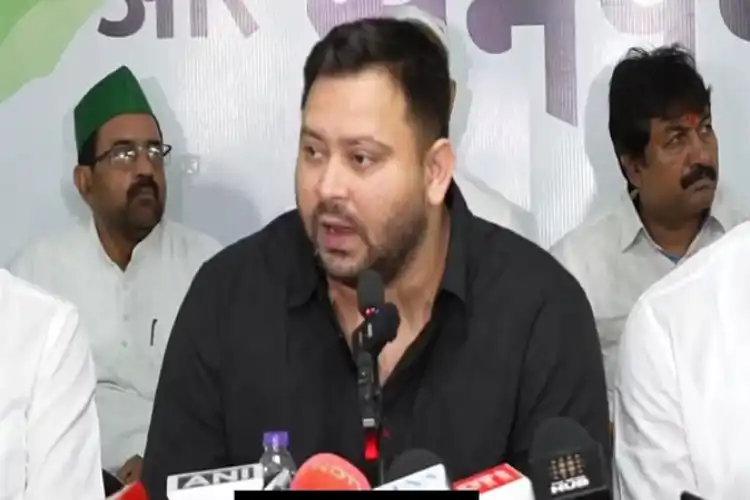 تیجسوی کا بڑا اعلان: پنچایت نمائندوں کو پنشن اور 50 لاکھ روپے کا بیمہ دینے کا وعدہ تیجسوی کا بڑا اعلان: پنچایت نمائندوں کو پنشن اور 50 لاکھ روپے کا بیمہ دینے کا وعدہ