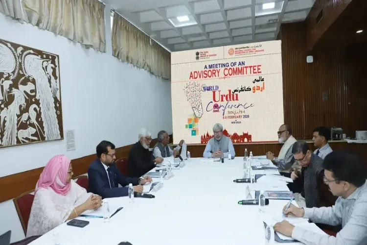 فروغِ اردو کے لیے ماضی پرستانہ رویے کے بجائے مستقبل پسندانہ اپروچ اختیار کرنے کی ضرورت: دانشوران