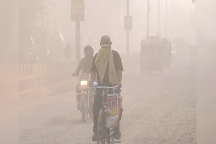 چھٹھ پوجا کے دن بھی دہلی اور نوئیڈا کی فضا 'خراب' رہی