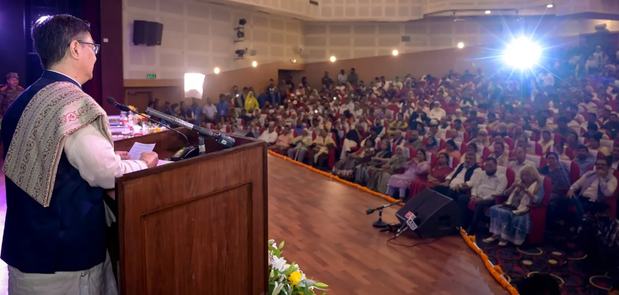 اردو دنیا کی سب سے خوبصورت زبان ہے۔ ہندو مسلم ہم آہنگی ملک کی ترقی کے لیے ضروری ہے۔ کرن رجیجو اردو دنیا کی سب سے خوبصورت زبان ہے۔ ہندو مسلم ہم آہنگی ملک کی ترقی کے لیے ضروری ہے۔ کرن رجیجو