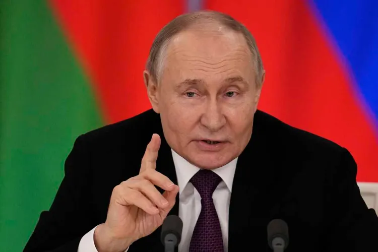 روسی فوجیوں نے یوکرین کے دو شہروں کو گھیر لیا: پوتن