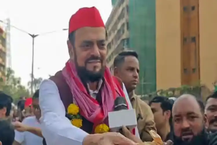 وَندے ماتَرَم جیسے ایشوز مسلمانوں کو پریشان کرنے کے لئے ہیں :ابوعاصم اعظمی وَندے ماتَرَم جیسے ایشوز مسلمانوں کو پریشان کرنے کے لئے ہیں :ابوعاصم اعظمی