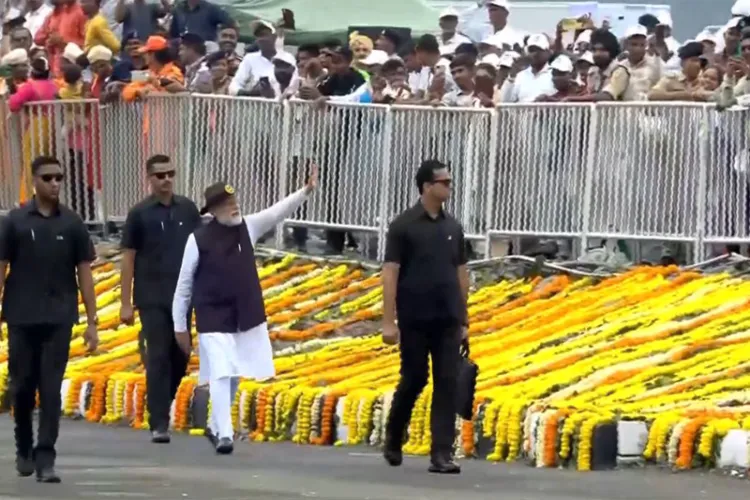 مودی نے کانگریس پر تنقید کی