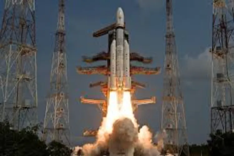 اسرو نے بھارت کے سب سے بھاری مواصلاتی سیٹلائٹ  کو کامیابی سے خلا میں روانہ کیا