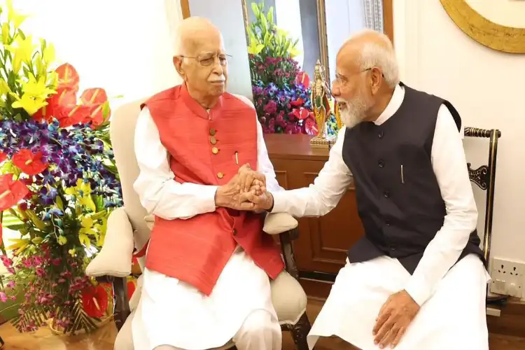 ایل کے اڈوانی کی 98ویں سالگرہ پر پی ایم مودی کی مبارکباد