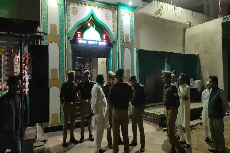 فیروزآباد پولیس نے مساجد سے 68 لاؤڈ اسپیکر اتارے