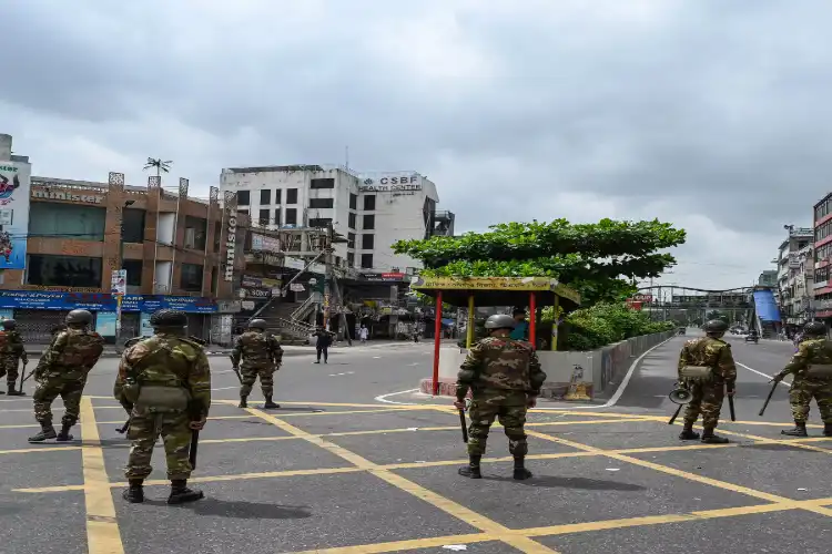 بنگلہ دیش:ڈھاکہ شہر پولس اور فوج کی چھاؤنی میں تبدیل