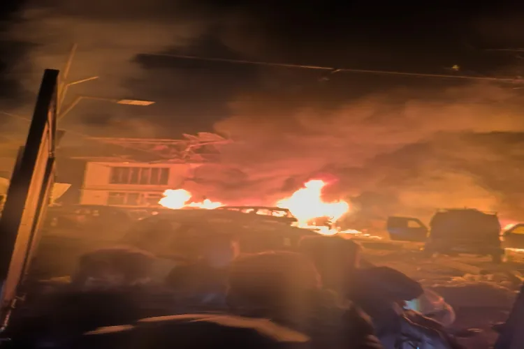 نوگام پولیس اسٹیشن میں ضبط شدہ دھماکہ خیز مواد پھٹنے سے نائب تحصیلدار سمیت 9 افراد ہلاک