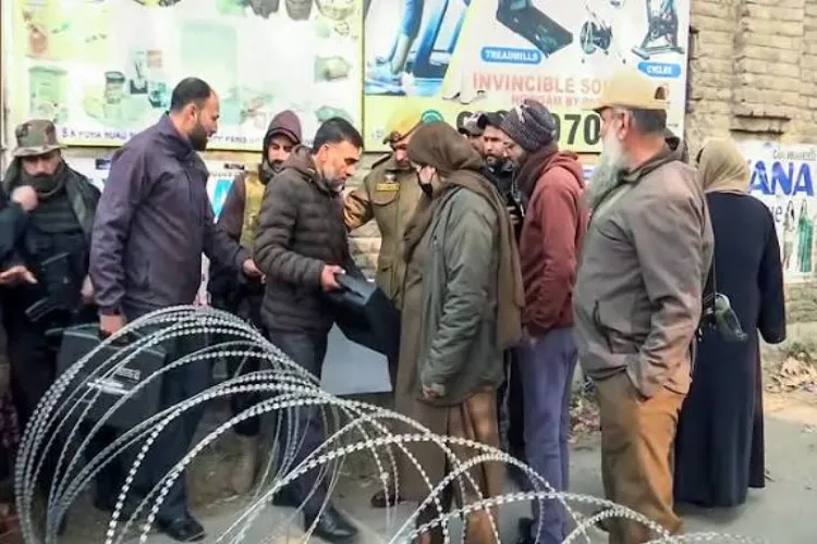 نوگام پولیس اسٹیشن  قریب دھماکہ - تفتیش کے لیے ایف ایس ایل نے سیل کر دیا علاقہ