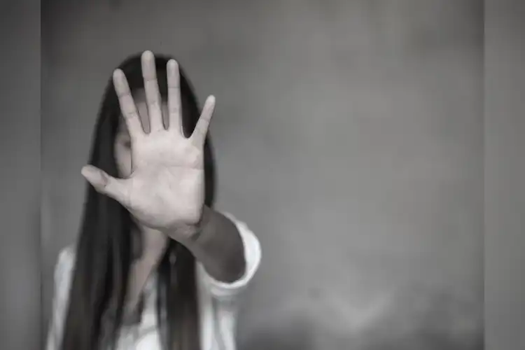 ہندوستان میں تقریباً 30 فیصد خواتین اپنے شریکِ حیات کی تشدد کا شکار ہوتی ہیں: ڈبلیو ایچ او