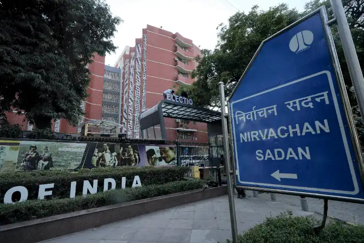 ایس آئی آر : ذہنی دباؤ سے متعدد بی ایل او کی موت، الیکشن کمیشن کی وضاحت