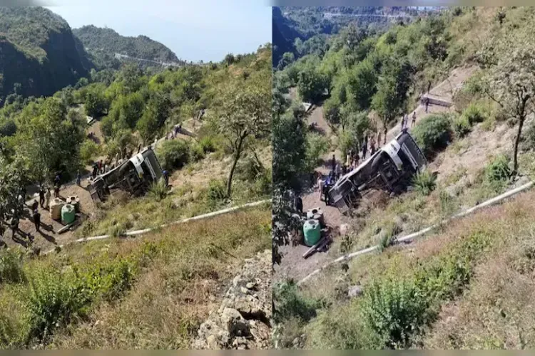 اتراکھنڈ: بس حادثے میں 11 افراد ہلاک، 53 زخمی