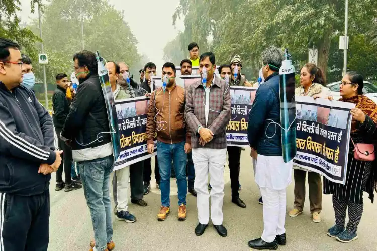 دہلی: فضائی آلودگی کے خلاف کانگریس کا احتجاج