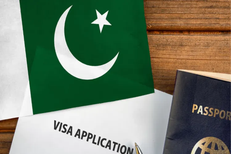 دبئی نے لگائی پاکستانیوں کے ویزا پر روک